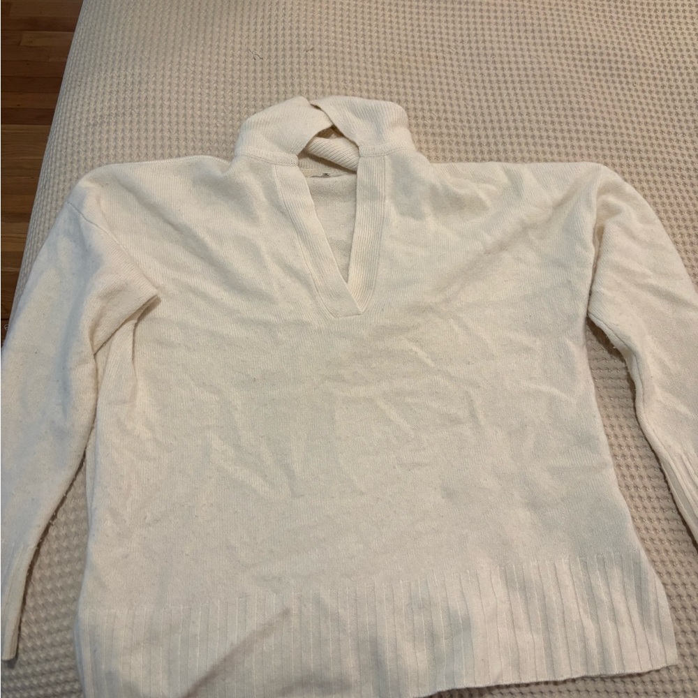 Oversized cashmere sweater from Reformation with collar